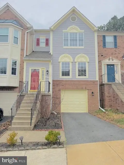 5623 Glenwood Mews Dr, Alexandria, VA 22315 - Image #1
