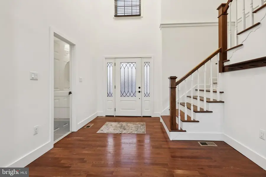 6057 Brook Dr, Falls Church, VA 22044 - Image #3