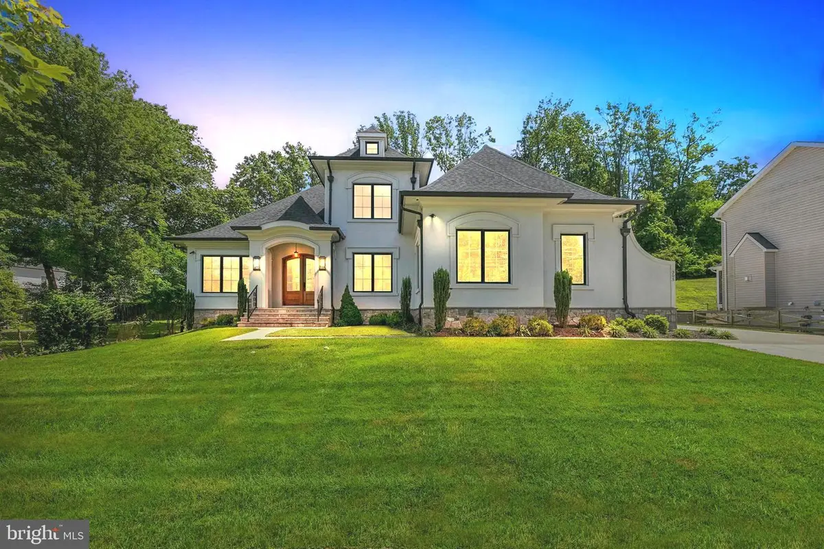 305 Old Courthouse Rd Ne, Vienna, VA 22180 - Image #1