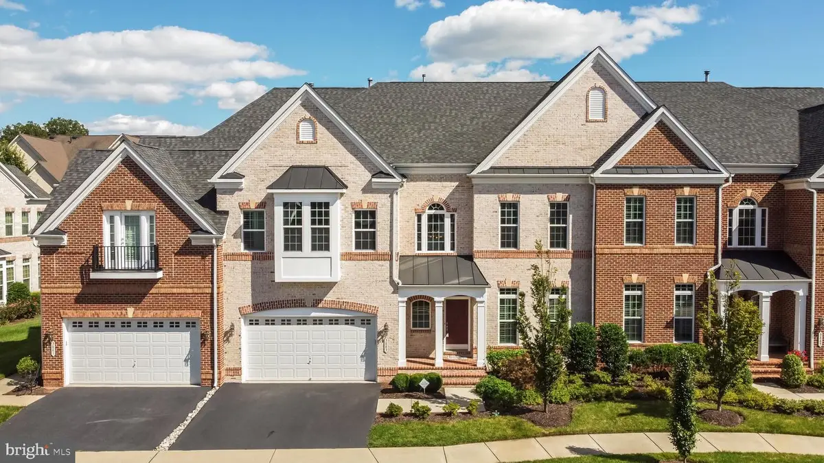 3883 Billberry Dr, Fairfax, VA 22033 - Image #1