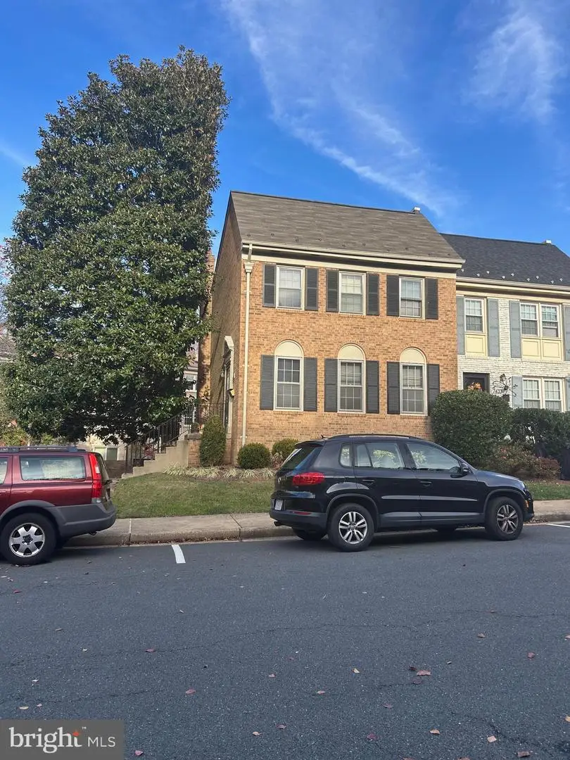 7431 Hallcrest Dr, McLean, VA 22102 - Image #1