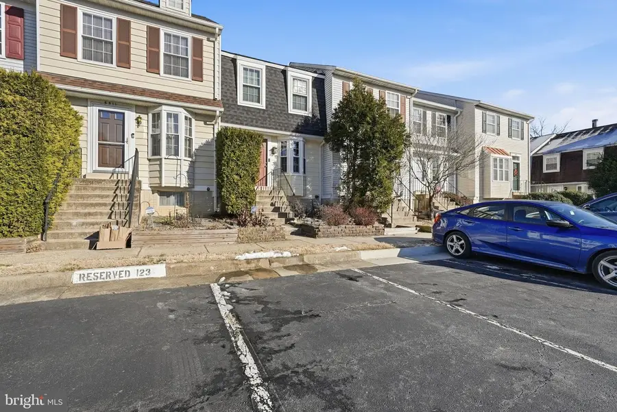 5513 Woodlawn Manor Ct, Alexandria, VA 22309 - Image #2