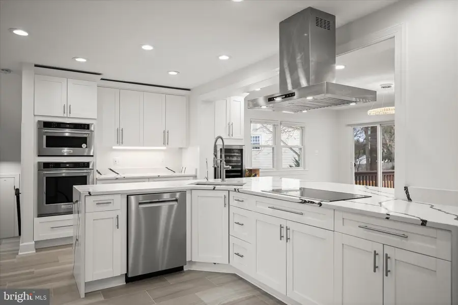 515 Woodland Ct Nw, Vienna, VA 22180 - Image #2