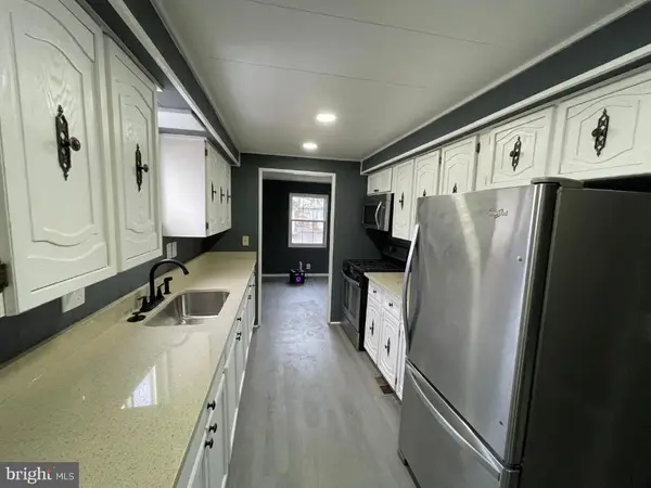 14731 National Dr, CHANTILLY, VA 20151