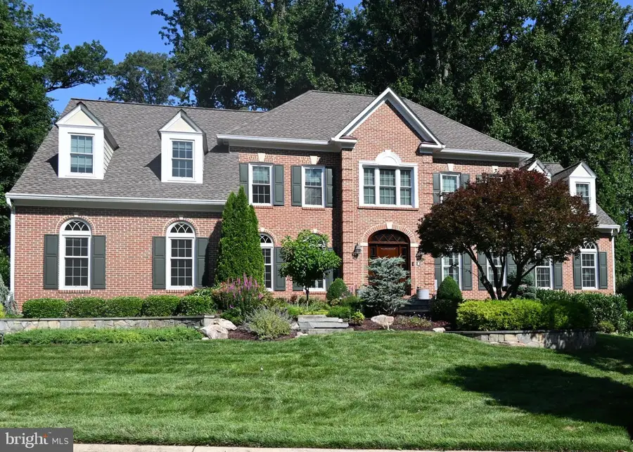 1110 Round Pebble Ln, Reston, VA 20194 - Image #2