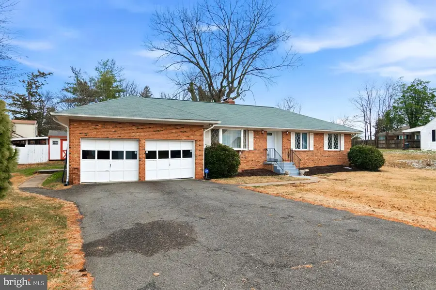3723 Munson Rd, Falls Church, VA 22041 - Image #3