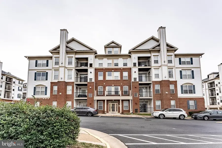 11575 Cavalier Landing Ct #301, Fairfax, VA 22030 - Image #2