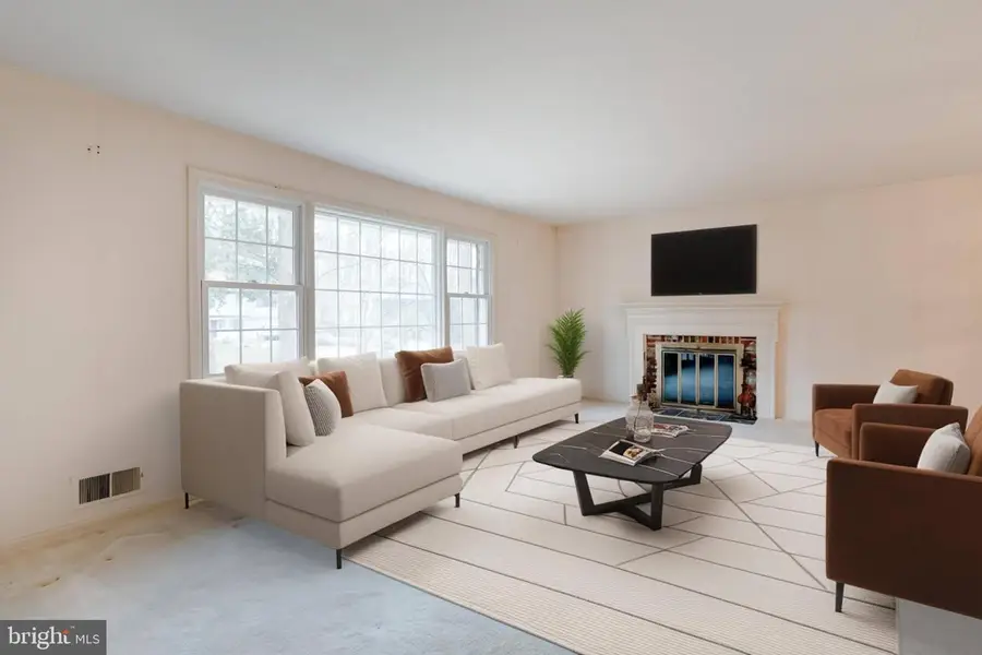 9018 Hamilton Dr, Fairfax, VA 22031 - Image #2