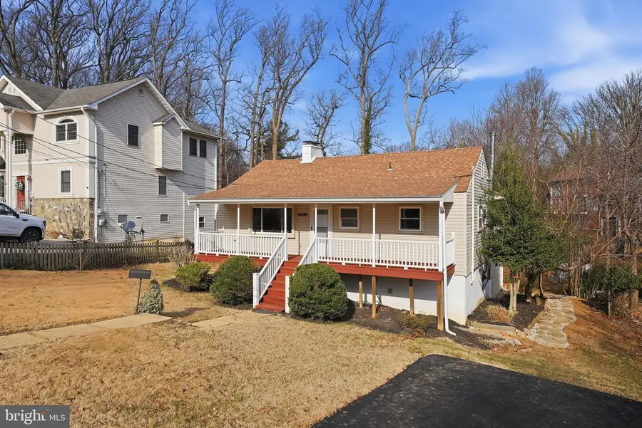 6436 Maplewood Dr, Falls Church, VA 22041 - Image #3