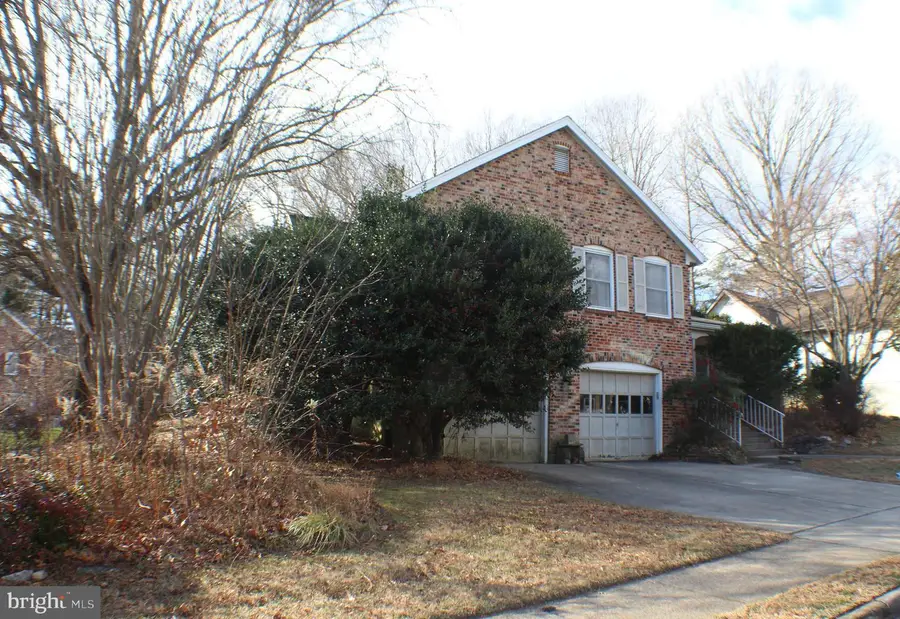 9217 Dorothy Ln, Springfield, VA 22153 - Image #2