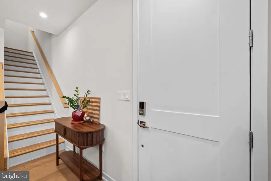 7470 Backett Wood Ter #301, McLean, VA 22102 - Image #3