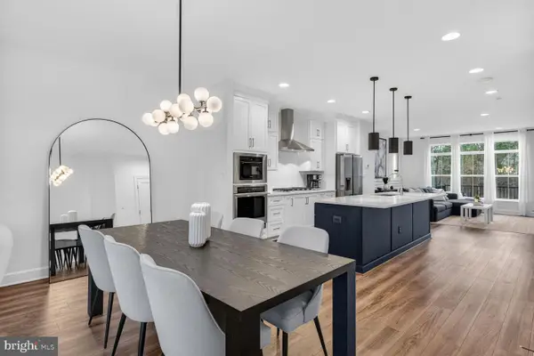 5241 Ridgeview Retreat Dr, CHANTILLY, VA 20151