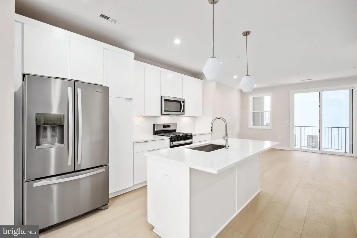 14383 Glen Manor Dr, Chantilly, VA 20151 - Image #1