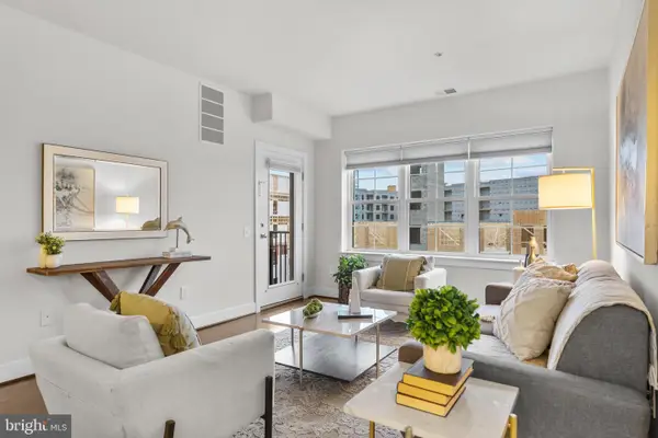 2905 Bleeker St #4-402, FAIRFAX, VA 22031