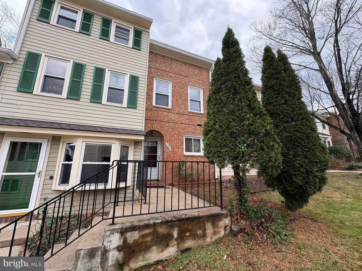 13844 Beaujolais Ct, Chantilly, VA 20151 - Image #1