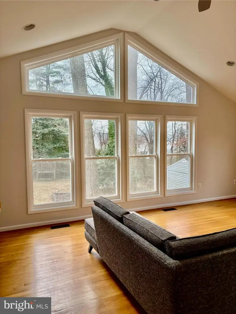 7013 Kenfig Pl, Falls Church, VA 22042 - Image #2