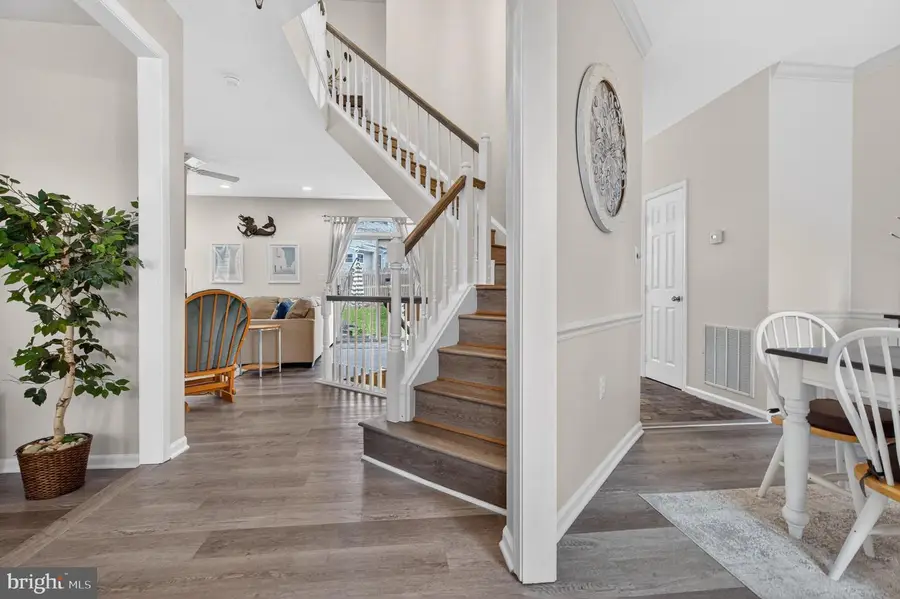 6403 Guard Mount Ct, Centreville, VA 20121 - Image #3