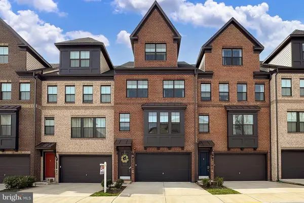 3849 Rainier Dr, FAIRFAX, VA 22033