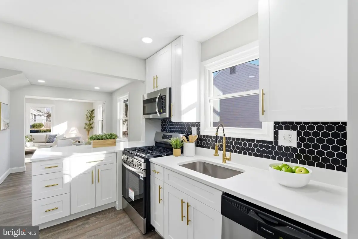 6735 Gouthier Rd, Falls Church, VA 22042 - #1