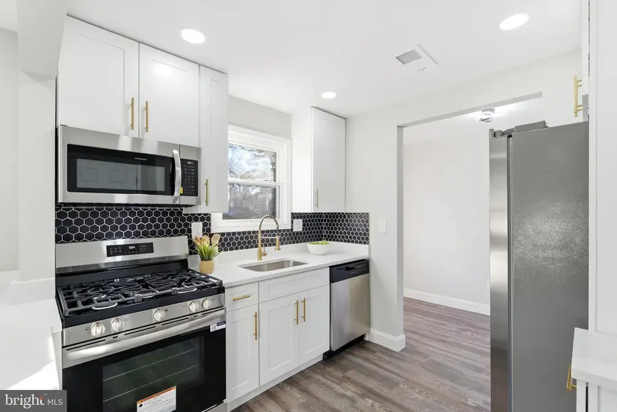 6735 Gouthier Rd, Falls Church, VA 22042 - #3