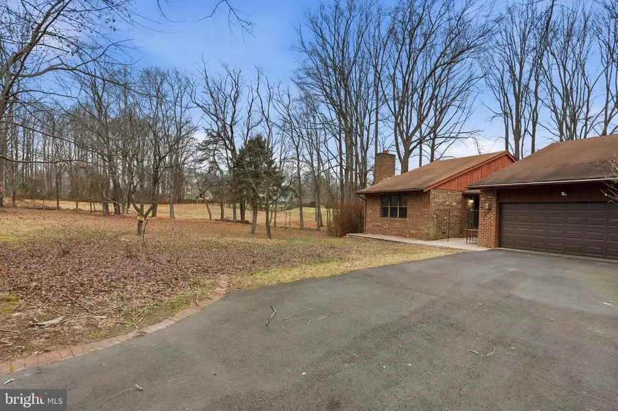 10514 Brevity Dr, Great Falls, VA 22066 - Image #3