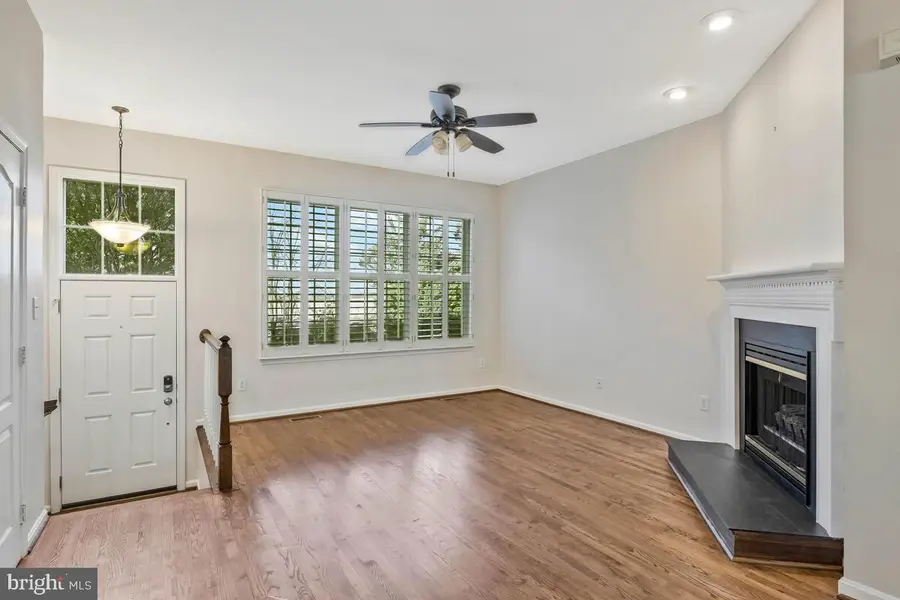 12025 Edgemere Cir, Reston, VA 20190 - Image #3