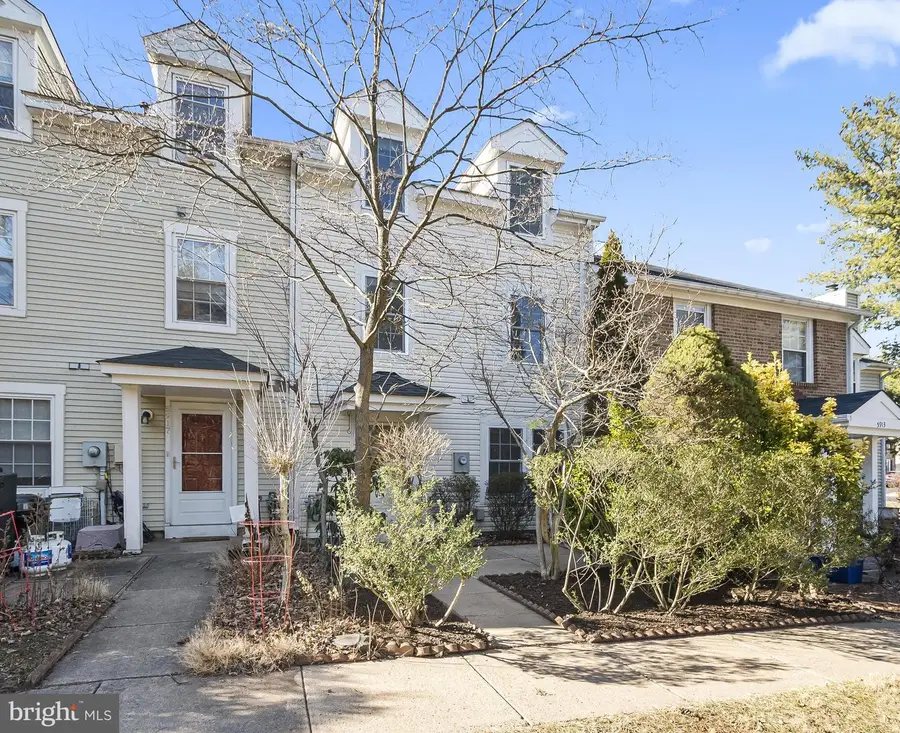 5915 Havener House Way, Centreville, VA 20120 - Image #2