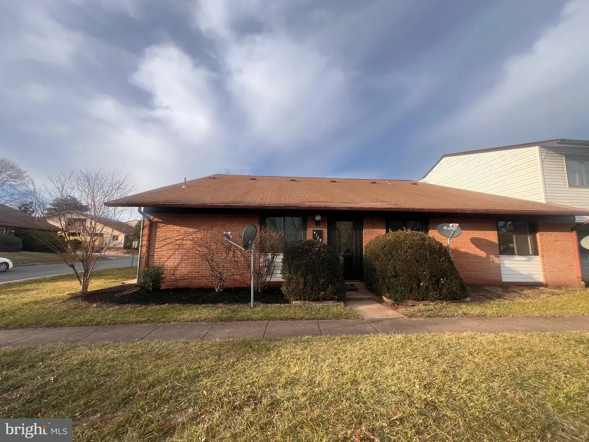 4129 Meadowland Ct, Chantilly, VA 20151 - Image #1