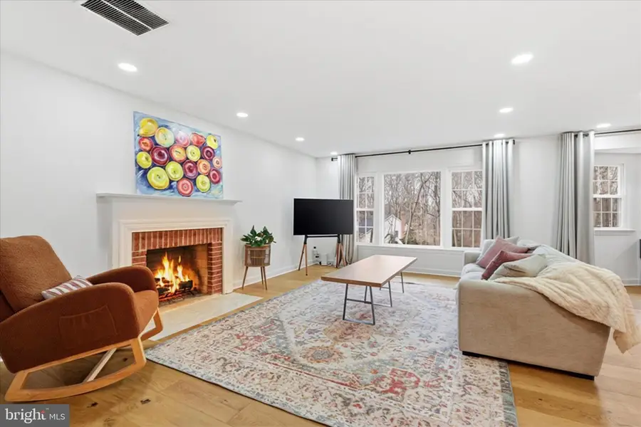 10412 Samaga Dr, Oakton, VA 22124 - Image #2