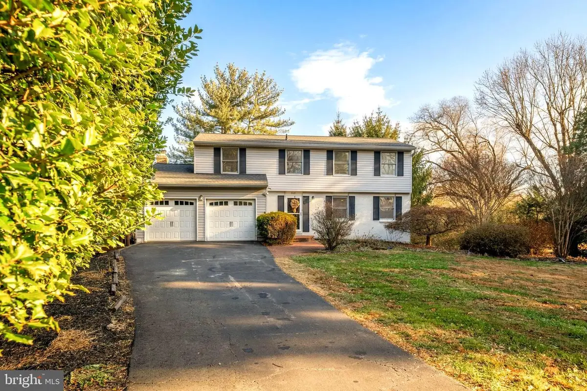 909 Cantle Ln, Great Falls, VA 22066 - Image #1