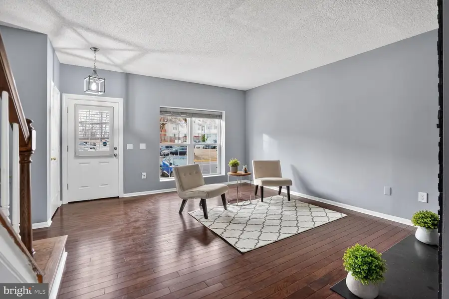 12105 Wedgeway Pl, Fairfax, VA 22033 - Image #2