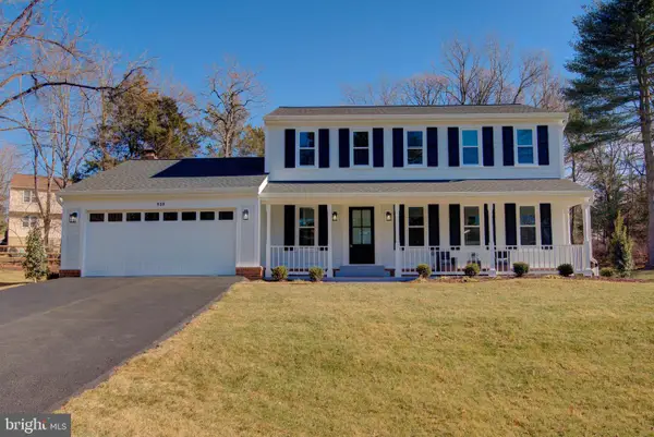 929 Holly Creek Dr, GREAT FALLS, VA 22066