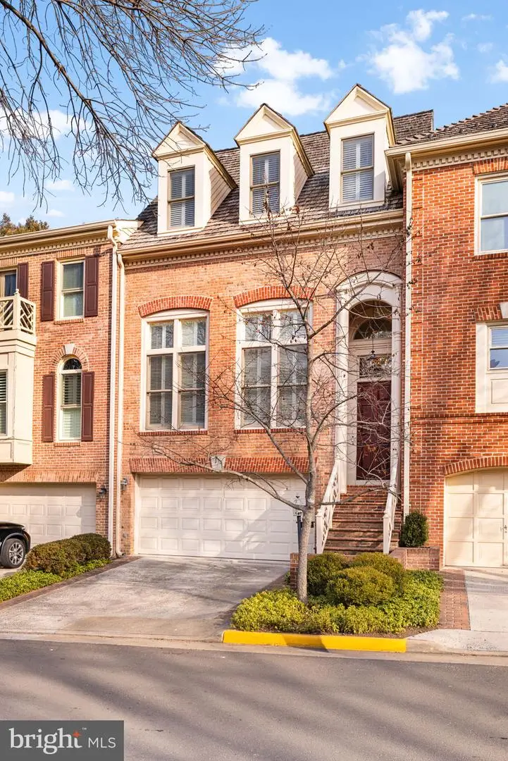 1502 Hampton Hill Cir, McLean, VA 22101 - Image #2