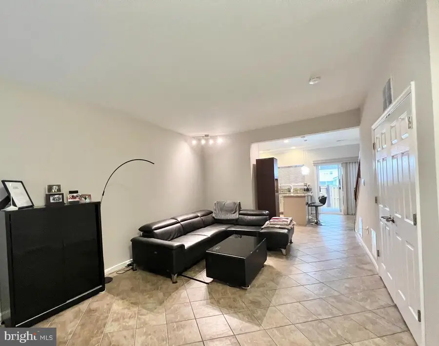 2406 Misty Dawn Ct, Herndon, VA 20171 - Image #2