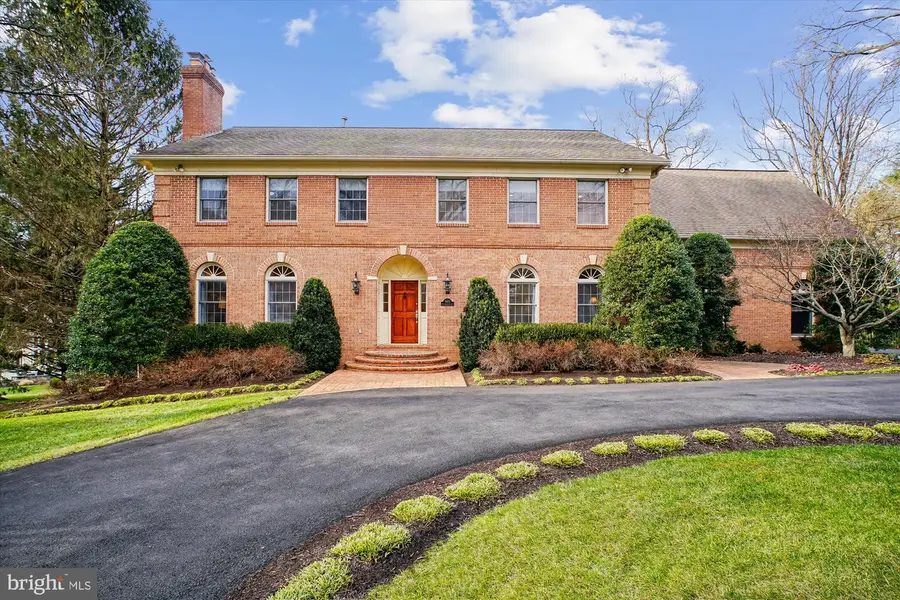 8405 Honeywood Ct, McLean, VA 22102 - #2