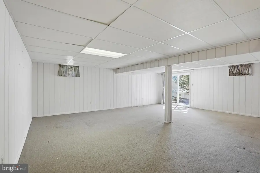 9202 Rockefeller Ln, Springfield, VA 22153 - #3