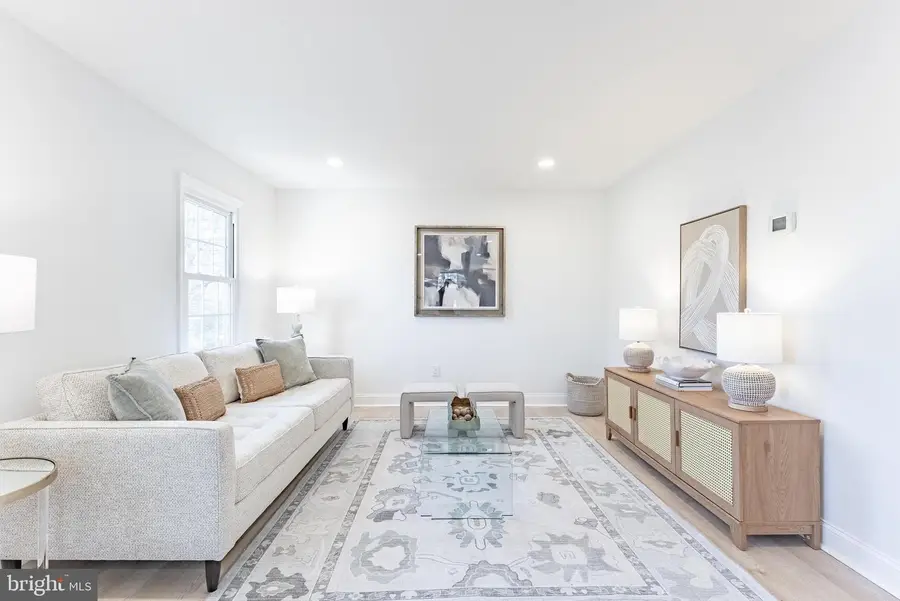 5480 Lighthouse Ln, Burke, VA 22015 - Image #2