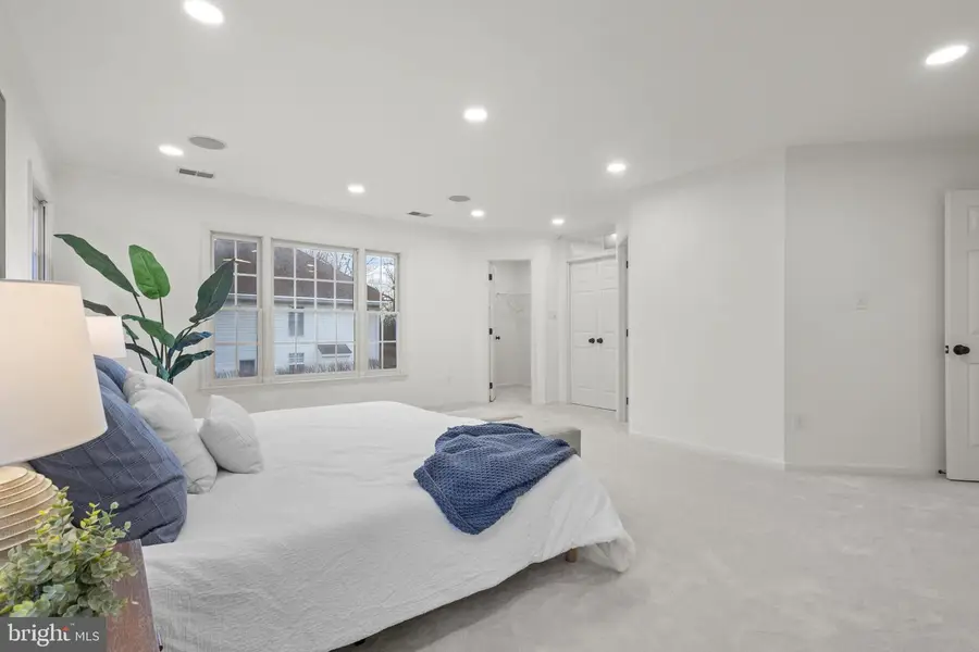 2370 Whitestone Hill Ct, Falls Church, VA 22043 - Image #2