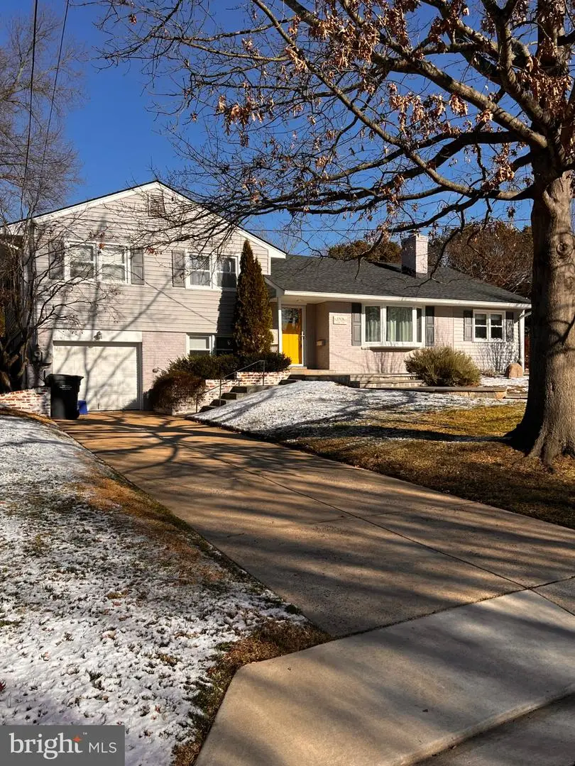 8304 Lilac Ln, Alexandria, VA 22308 - #1