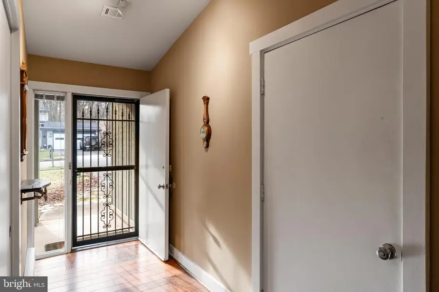 1543 Youngs Point Pl, Herndon, VA 20170 - Image #2