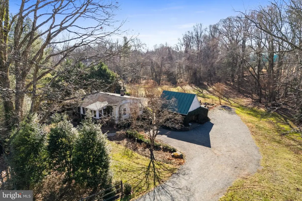 9813 Georgetown Pike, Great Falls, VA 22066 - Image #1