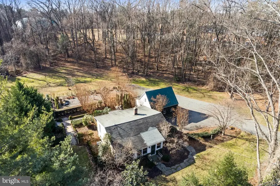 9813 Georgetown Pike, Great Falls, VA 22066 - Image #2