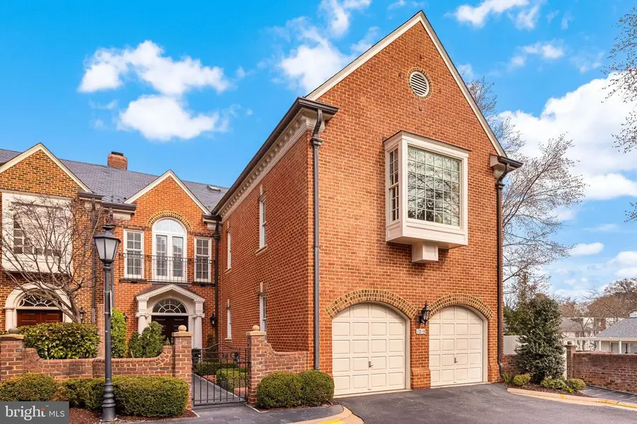 1215 Stuart Robeson Dr, McLean, VA 22101 - #2