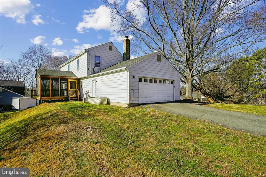 12179 Queens Brigade Dr, Fairfax, VA 22030 - Image #3