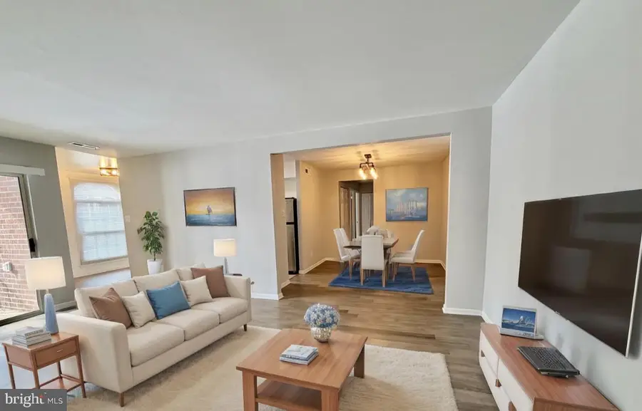 3322 Woodburn Village Dr #13, Annandale, VA 22003 - #3