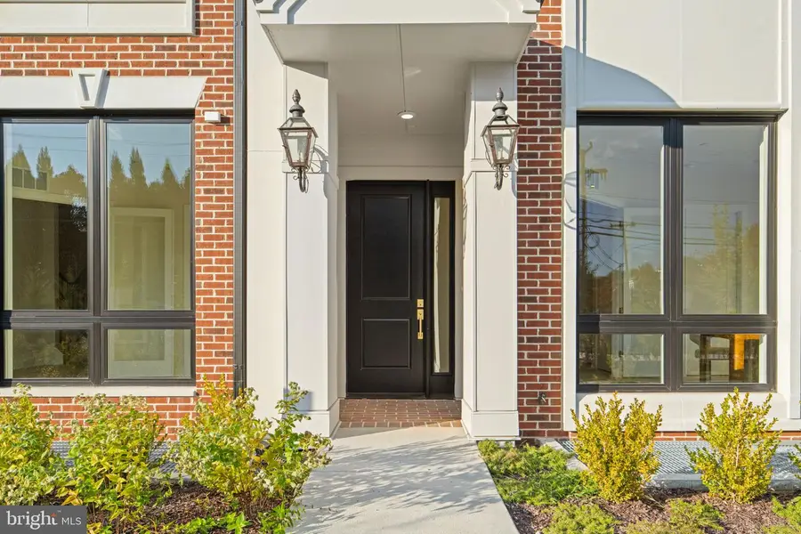 7047 Liberty Ln #32, McLean, VA 22101 - Image #3