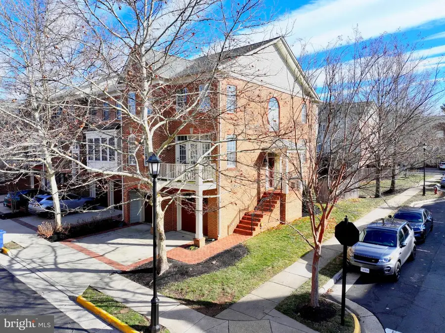 160 Herndon Mill Cir, Herndon, VA 20170 - Image #2