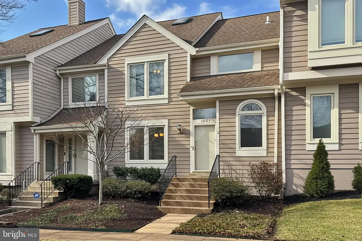 1081 Trevino Ln, Herndon, VA 20170 - Image #1