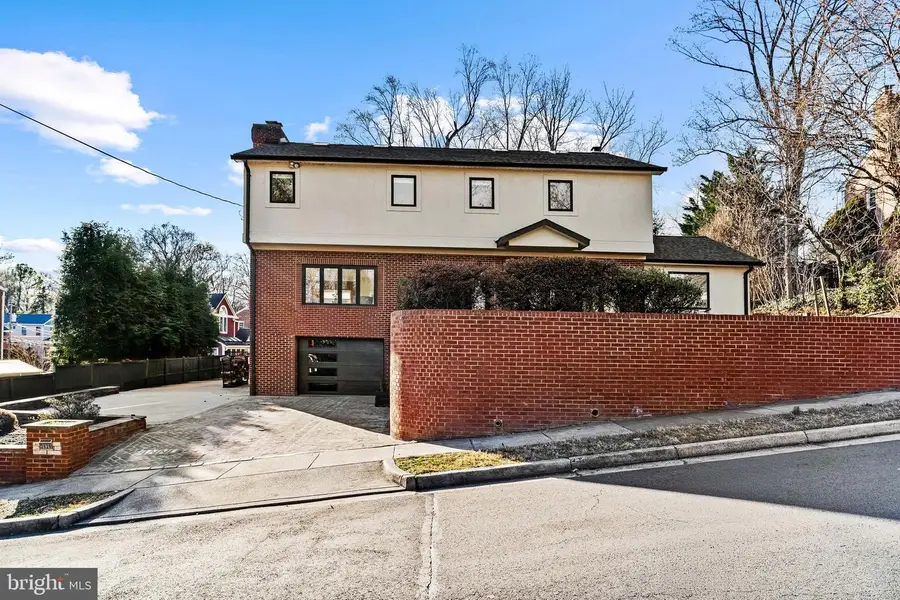 2628 Woodley Pl, Falls Church, VA 22046 - Image #2