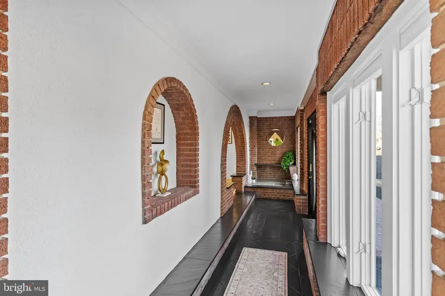 2628 Woodley Pl, Falls Church, VA 22046 - Image #3